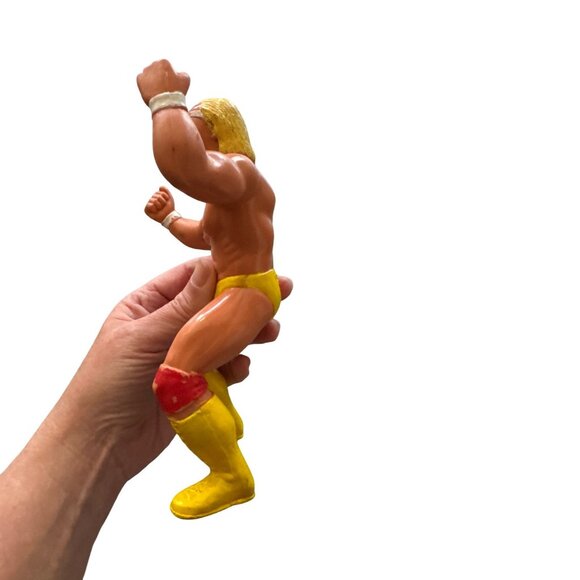 Vintage 1984 Hulk Hogan Wrestling Action Figure By LJN Titan Sports 18 Yellow Tr - Picture 2 of 5